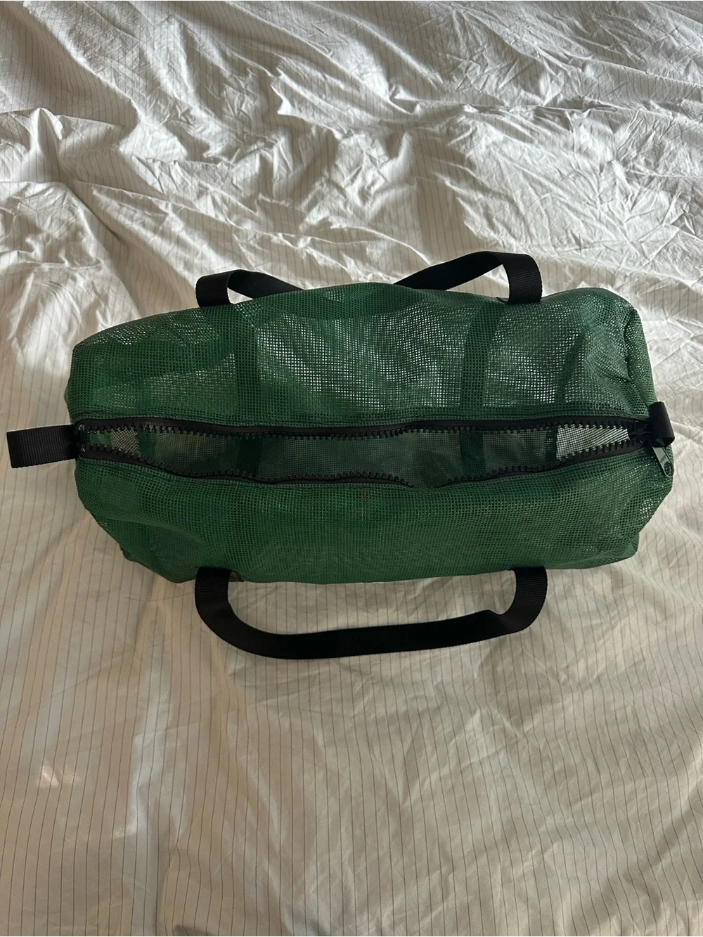 Vintage Buckingham - Green Mesh Duffel Bag with Black Straps